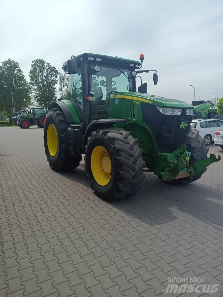 John Deere 7215 R الجرارات
