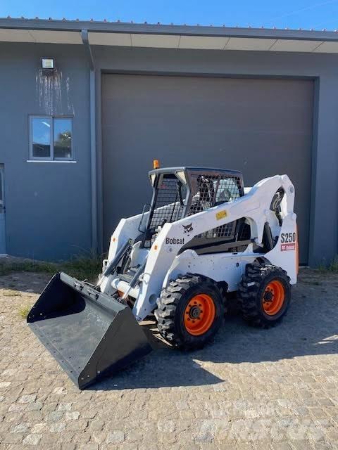 Bobcat S 250 لوادر انزلاقية التوجيه