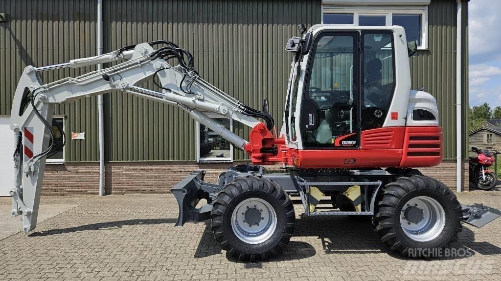 Takeuchi TB295W حفارات بعجل