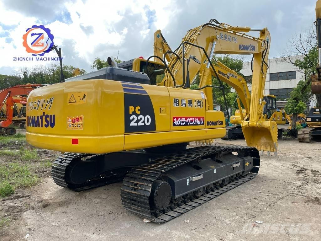Komatsu PC 220-8 حفارات زحافة