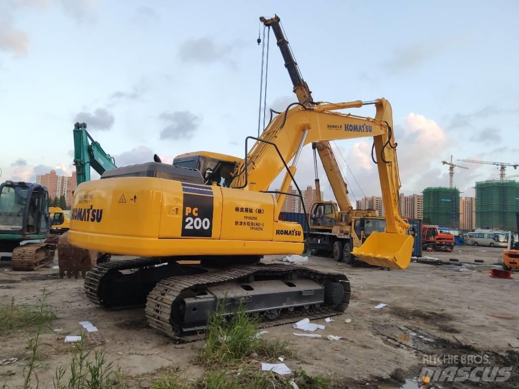 Komatsu PC 200-7 حفارات وسط 7 طن - 12 طن