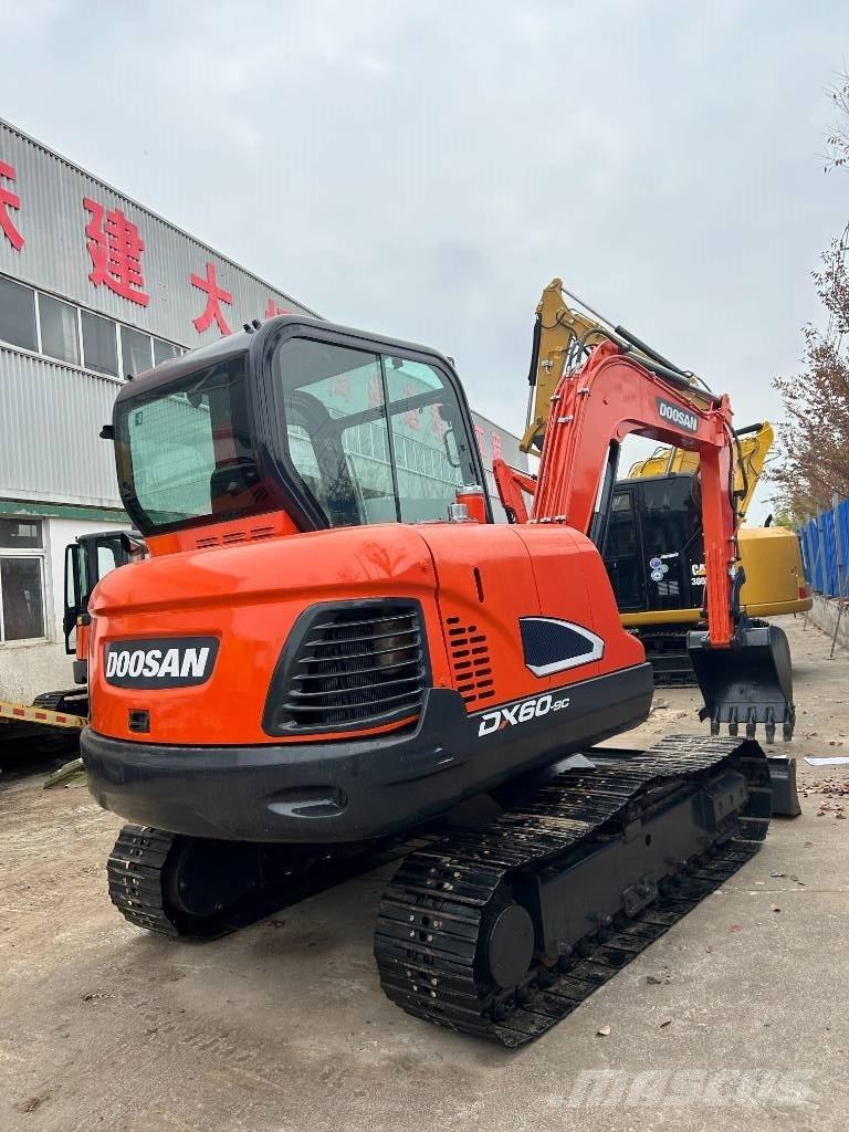 Doosan DX 60 حفارات زحافة