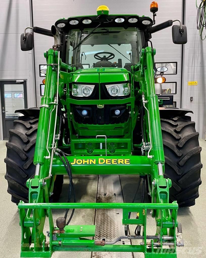 John Deere 6125 R الجرارات
