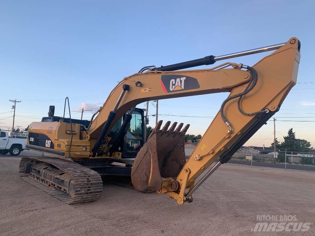 CAT 324 D L حفارات زحافة