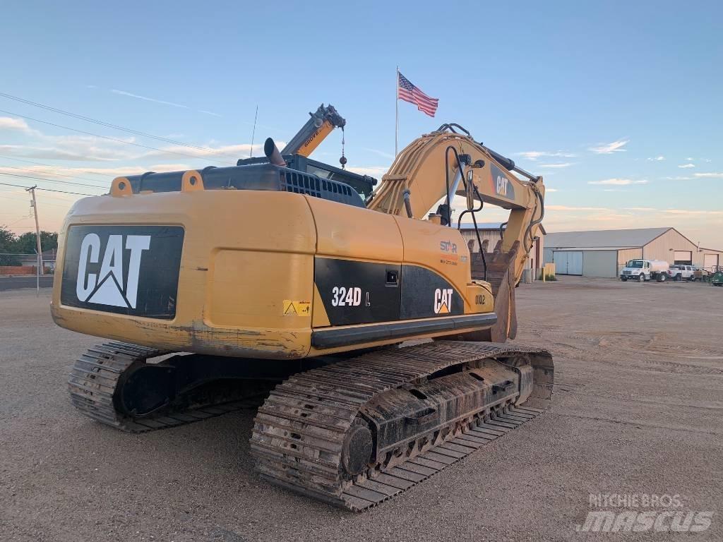 CAT 324 D L حفارات زحافة