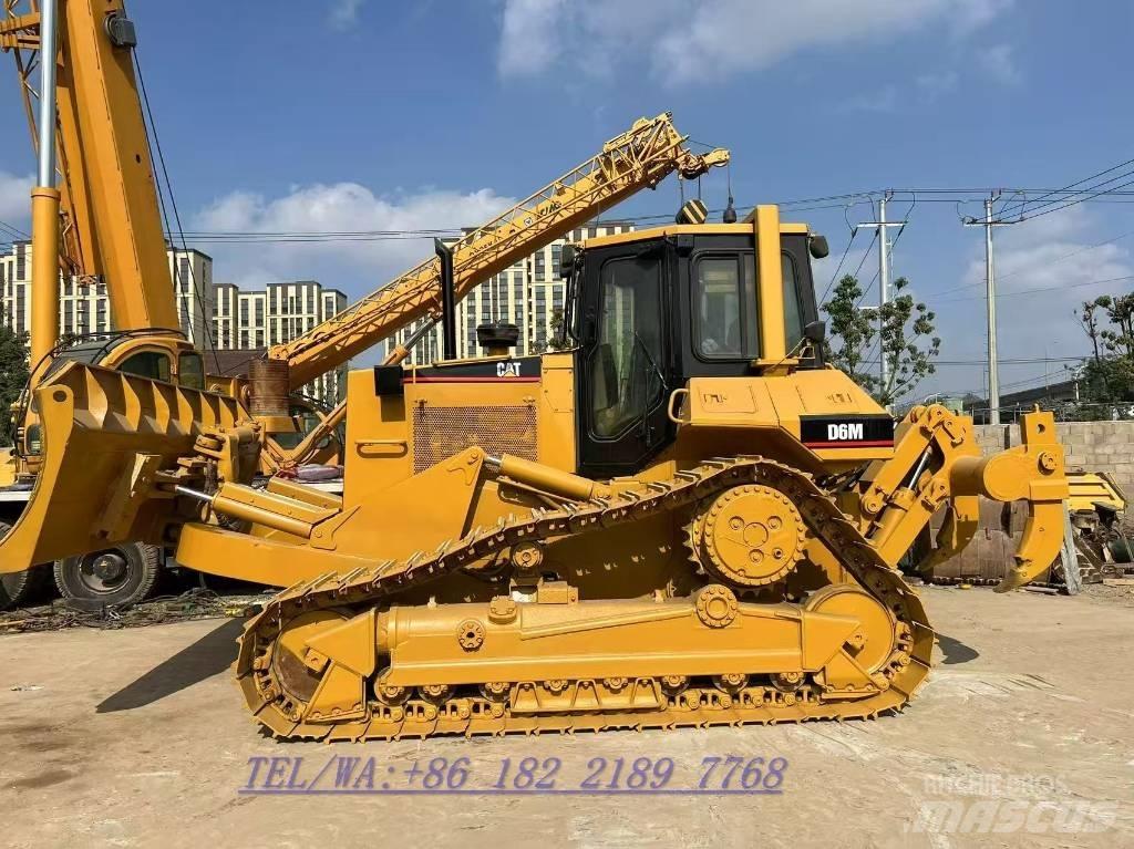 CAT D 6 M P LGP بلدوزرات مجنزرة