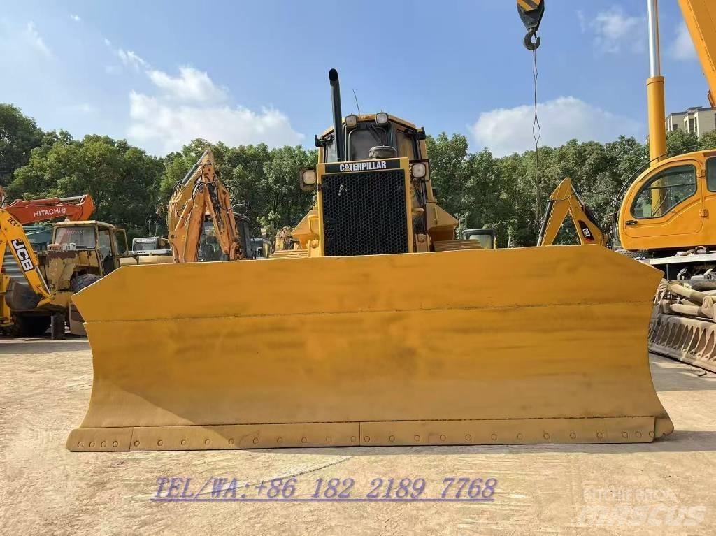 CAT D 6 M P LGP بلدوزرات مجنزرة