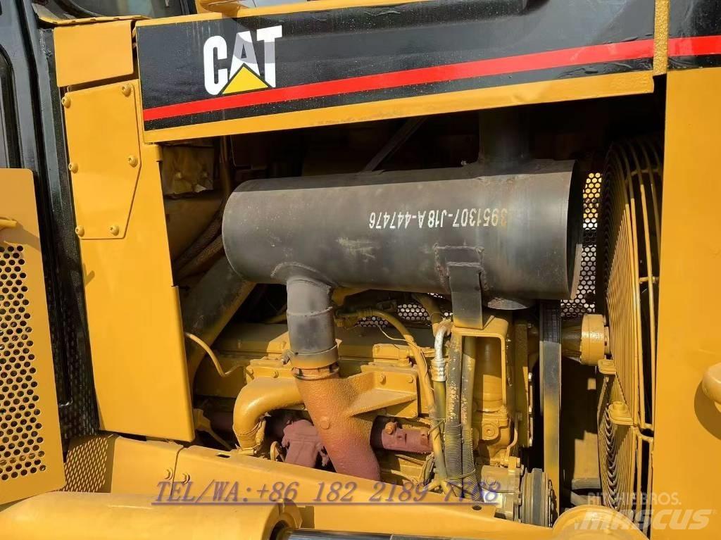 CAT D 6 M P LGP بلدوزرات مجنزرة