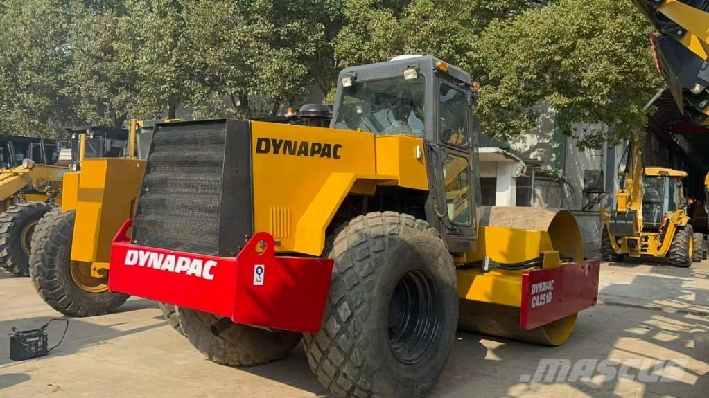 Dynapac CA 251 D مداحل أحادية الأسطوانة