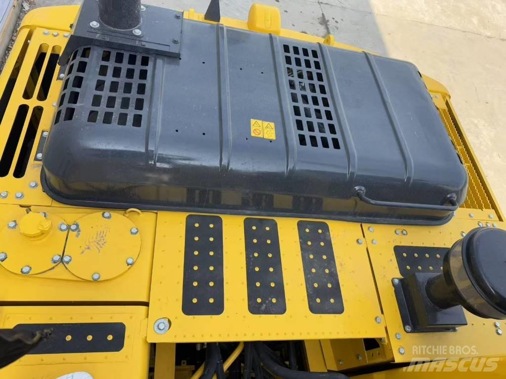 Komatsu PC 200-8N1 حفارات وسط 7 طن - 12 طن