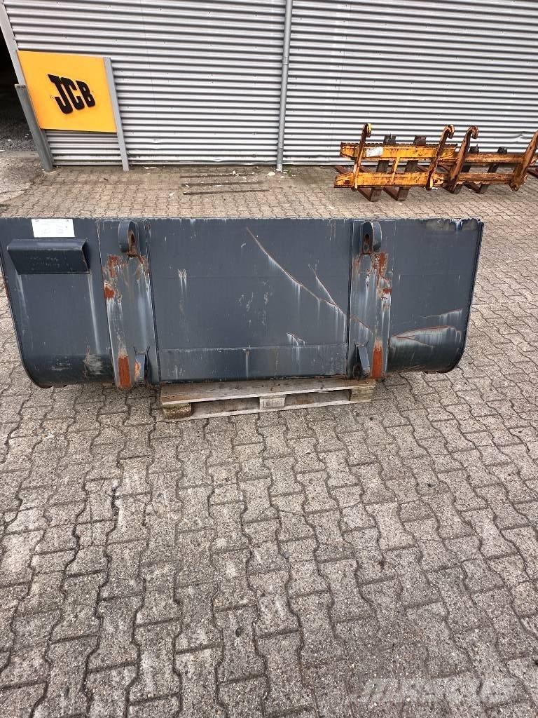 JCB Læsseskovl - 226cm دلاء