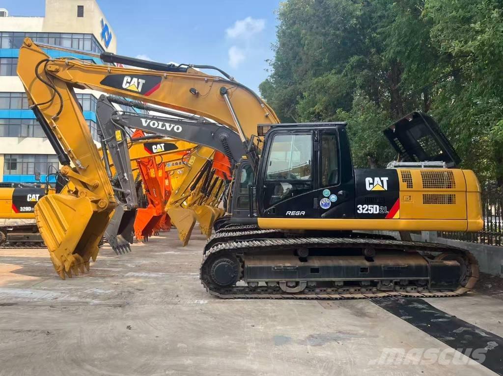CAT 325 D L حفارات زحافة
