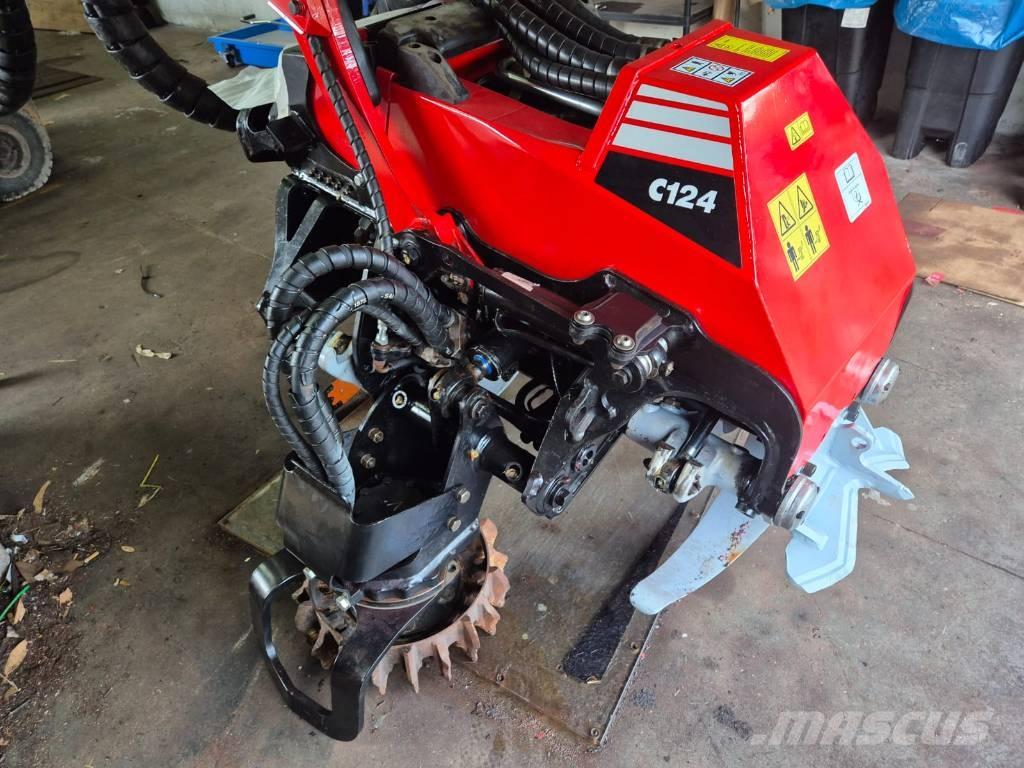 Komatsu C 124 رؤوس حصادات