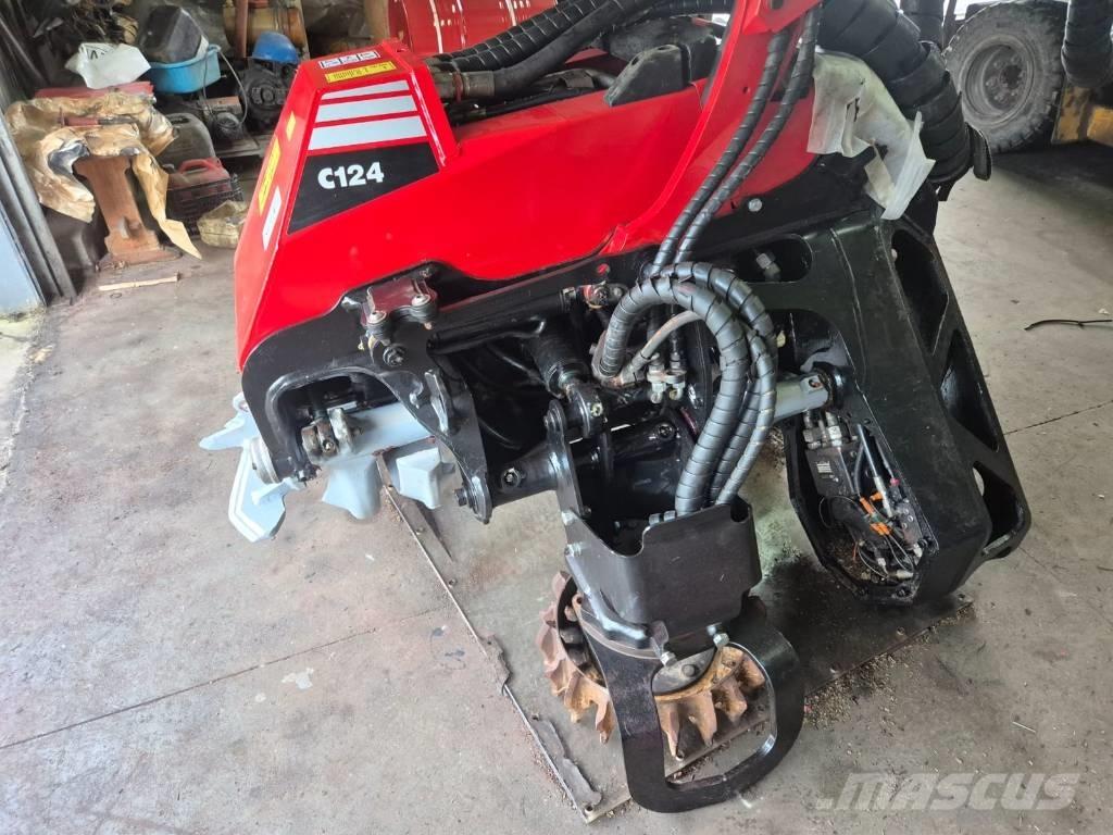 Komatsu C 124 رؤوس حصادات