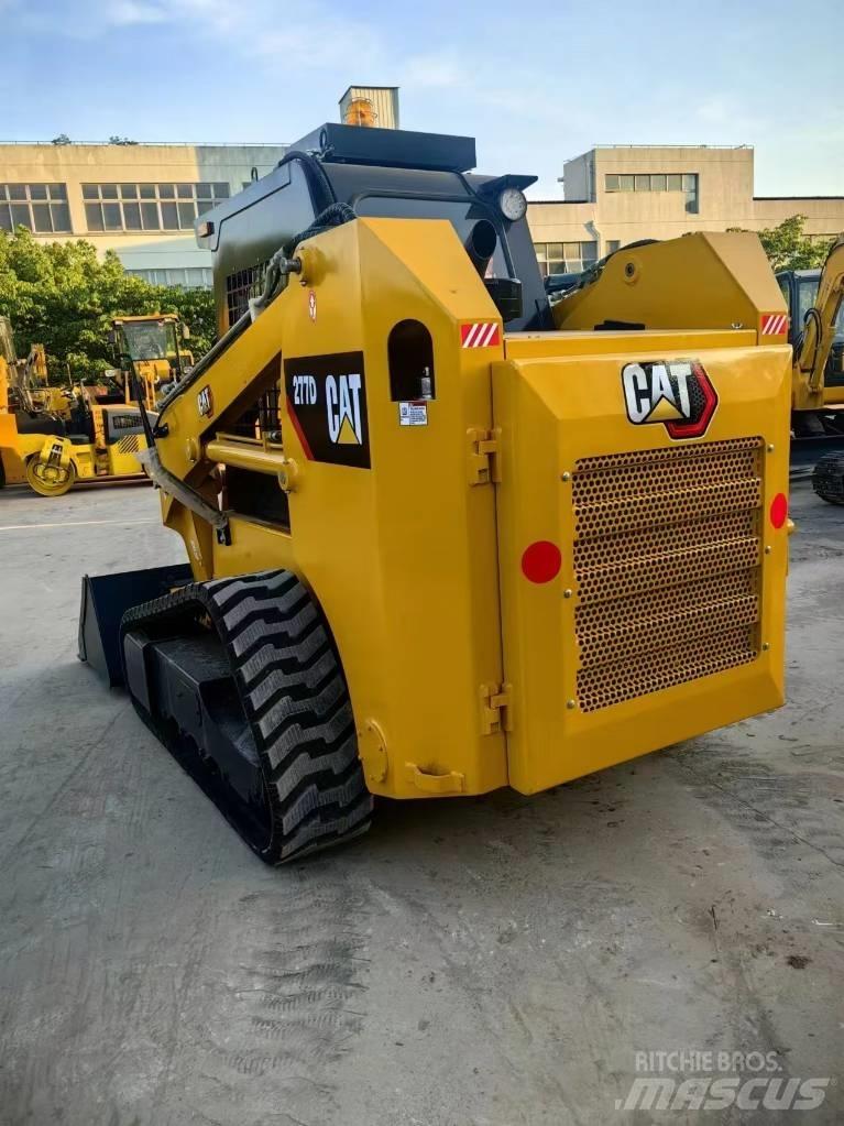 CAT 277 D لوادر انزلاقية التوجيه