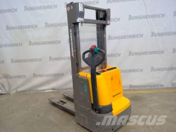 Jungheinrich EJC 112 معدات التكديس الجوالة