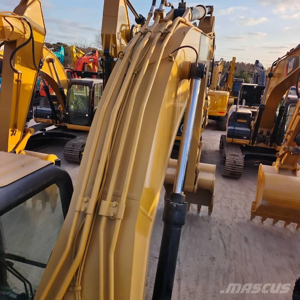 CAT 320 D حفارات زحافة