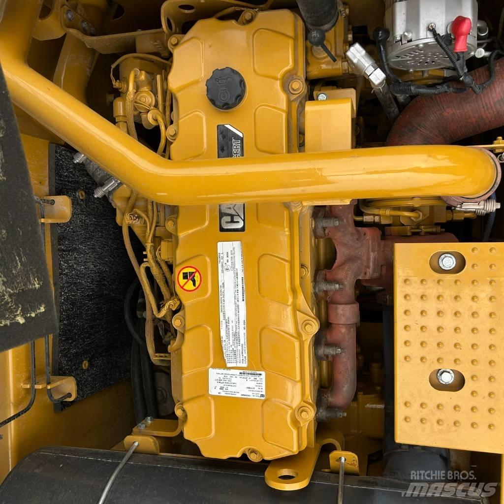CAT 340D2L حفارات زحافة