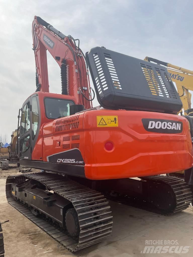 Doosan DX 225LC-9C حفارات زحافة