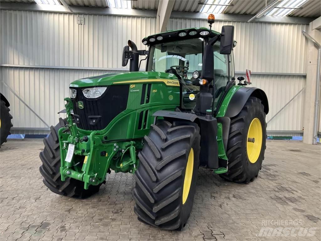 John Deere 6R 250 الجرارات