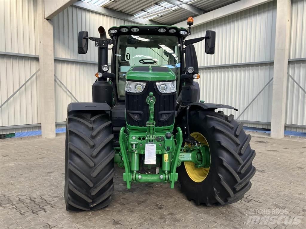 John Deere 6R 250 الجرارات