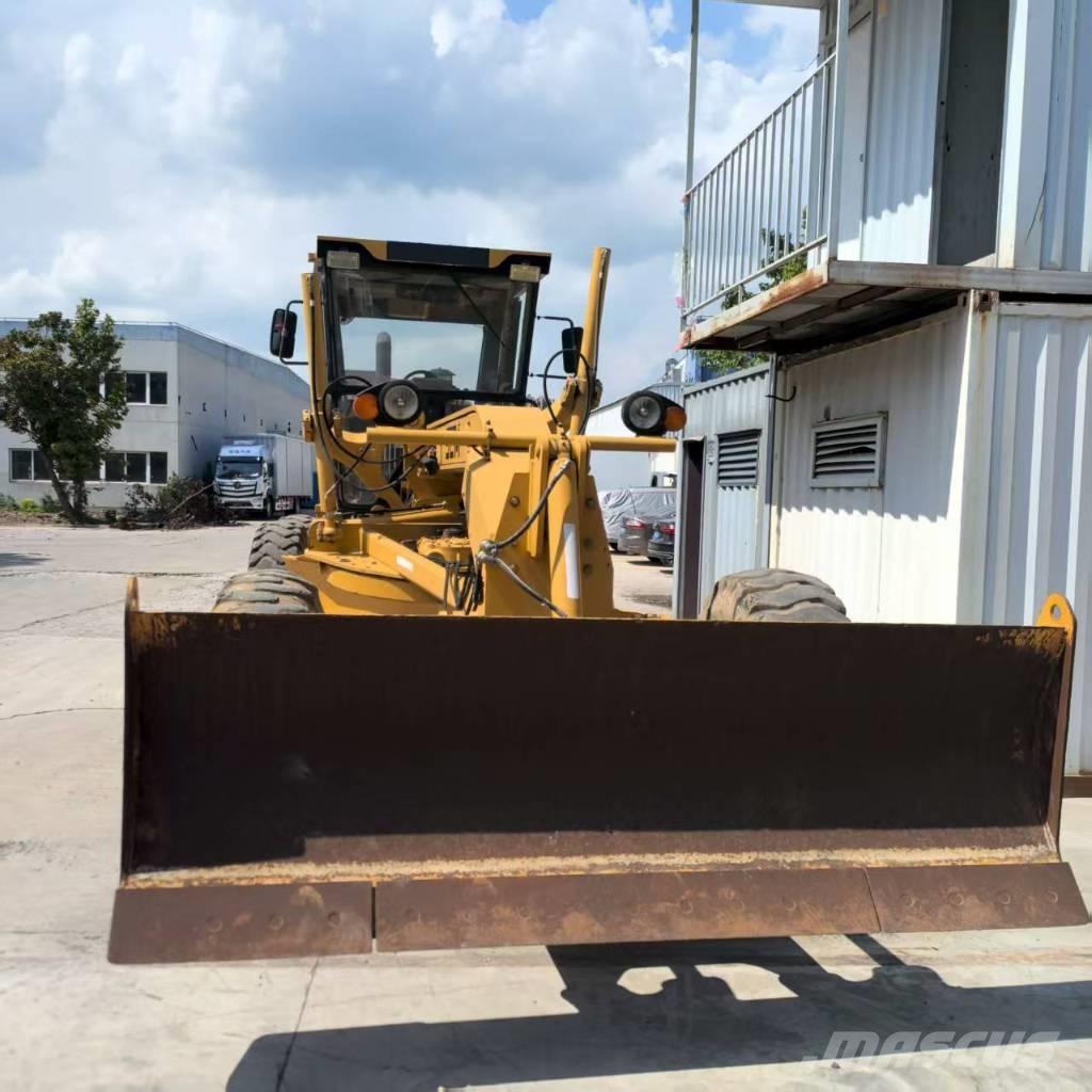 SEM 919 معدات تمهيد الطرق