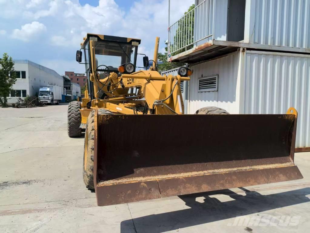 SEM 919 معدات تمهيد الطرق