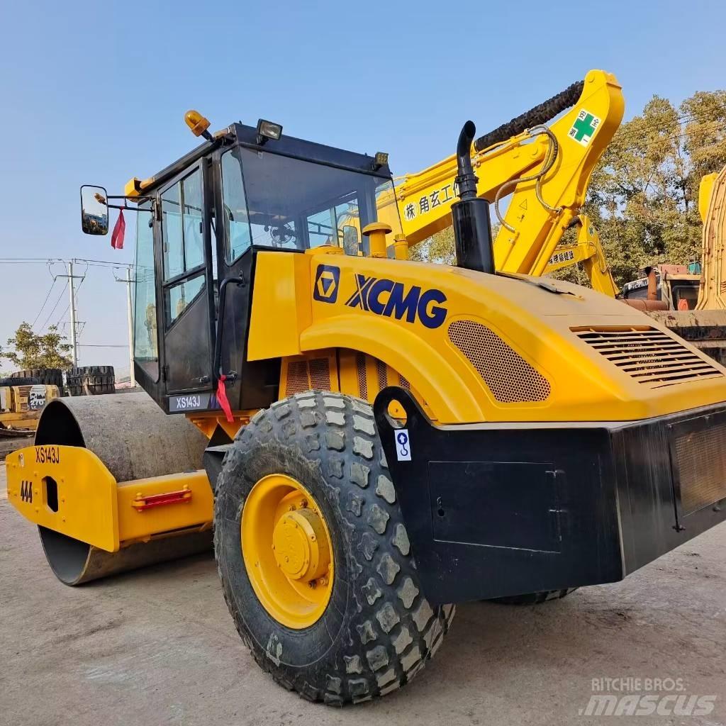 XCMG XS 142 J مداحل أحادية الأسطوانة