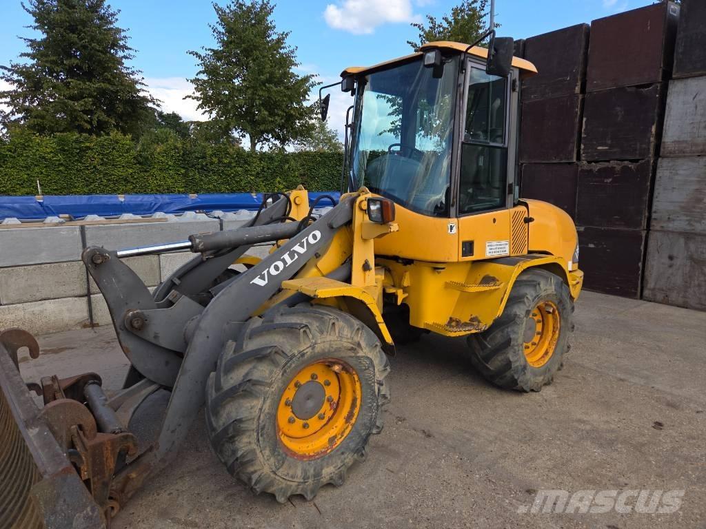 Volvo L 30 D لوادر بعجل