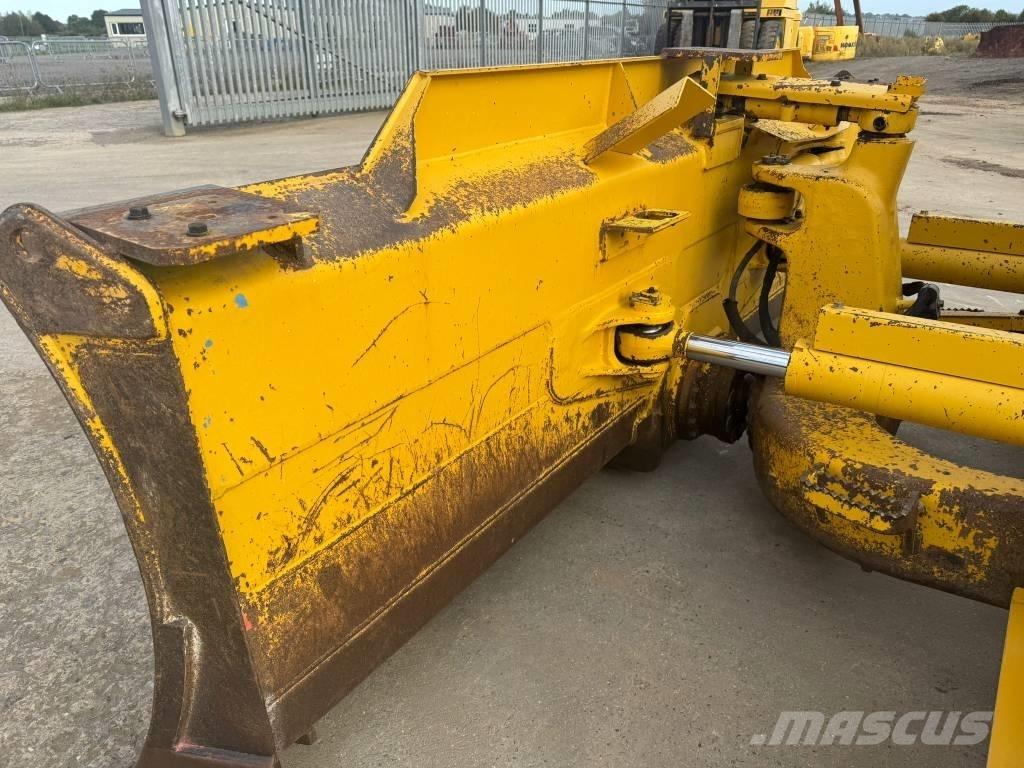 Komatsu D61PX-24 بلدوزرات مجنزرة