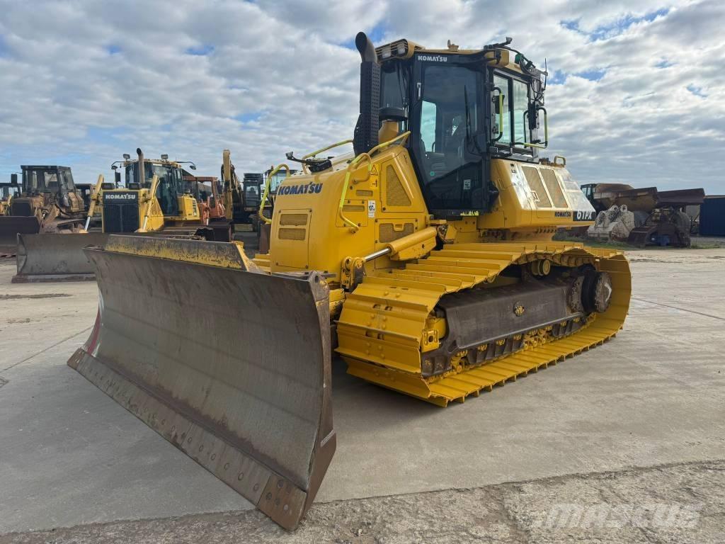 Komatsu D61PX-24 بلدوزرات مجنزرة