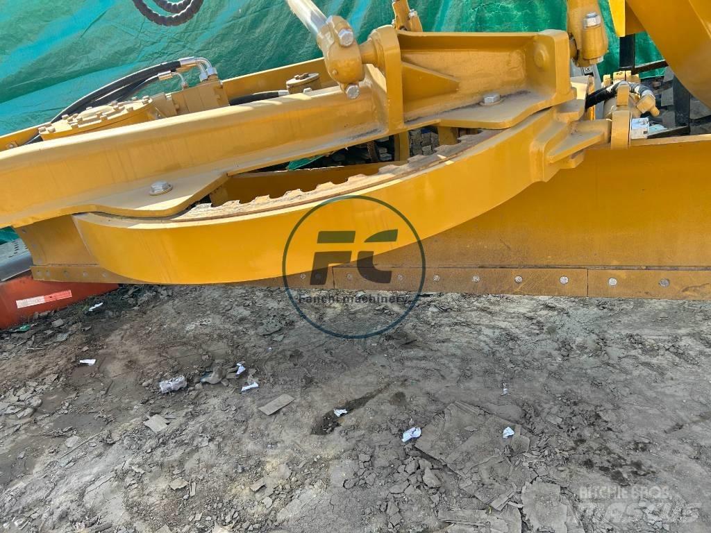 CAT 120 K معدات تمهيد الطرق