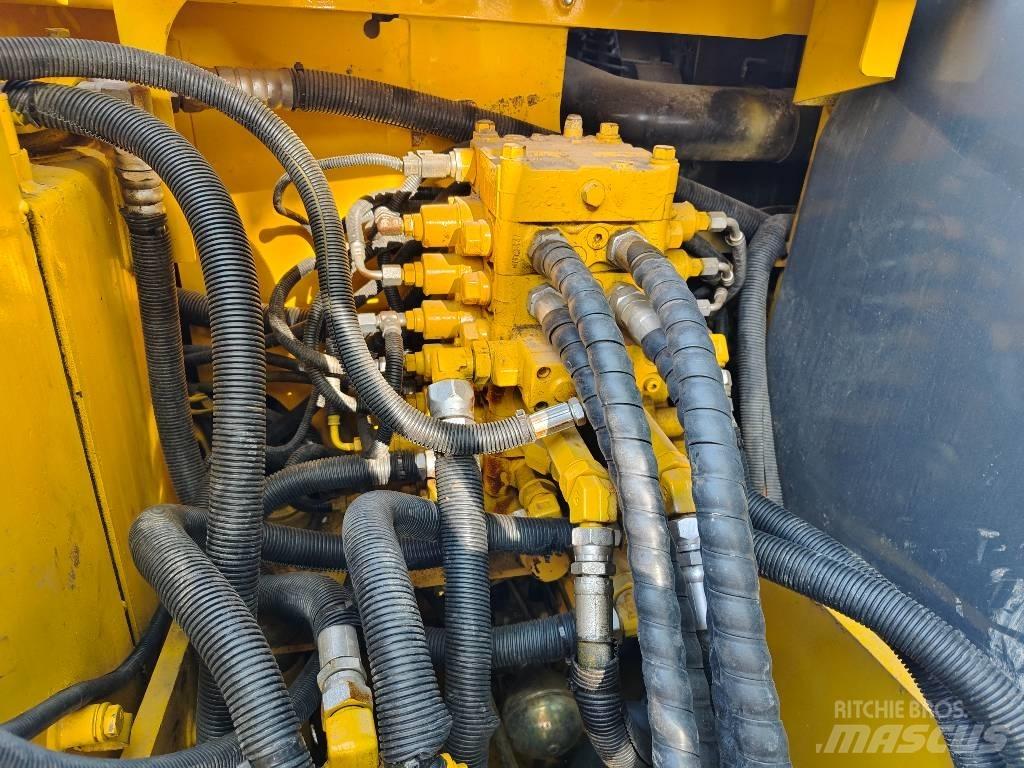 Komatsu PC 130-7 حفارات زحافة