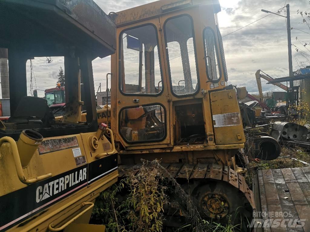 CAT D 5 M XL بلدوزرات مجنزرة