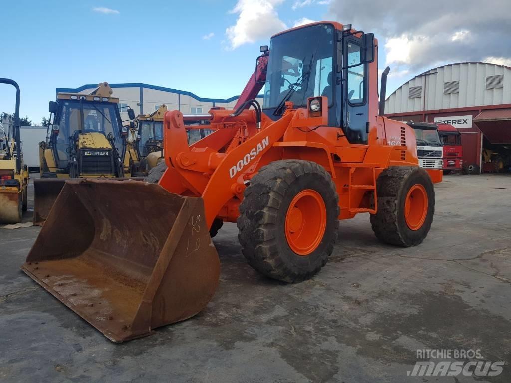 Doosan 160 v لوادر وحفارات أمامية