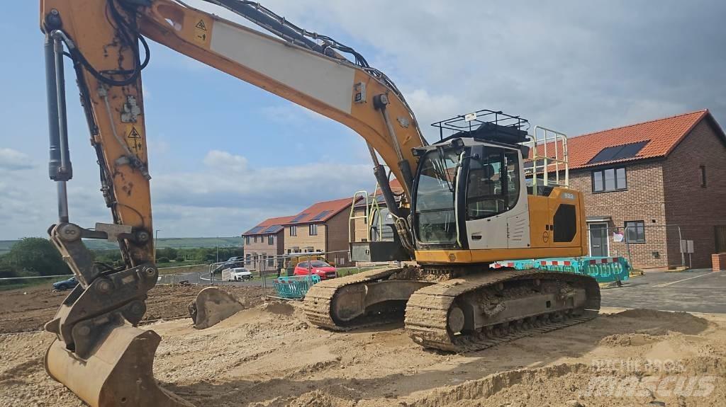 Liebherr R 922 LC حفارات زحافة