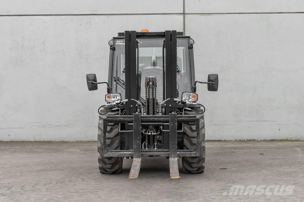 Manitou MC 30-4 شاحنات الديزل