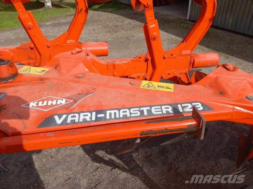 Kuhn Vari-Master 123 محاريث عكسية