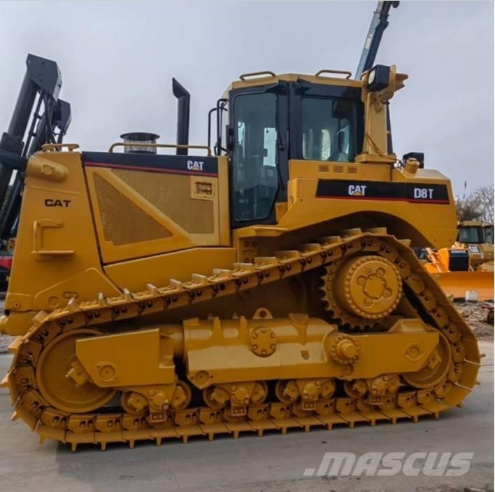 CAT D 8 T بلدوزرات مجنزرة