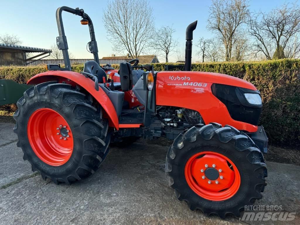Kubota M 4-063 الجرارات