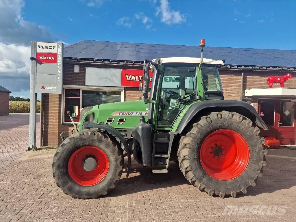 Fendt 716 com 3 الجرارات