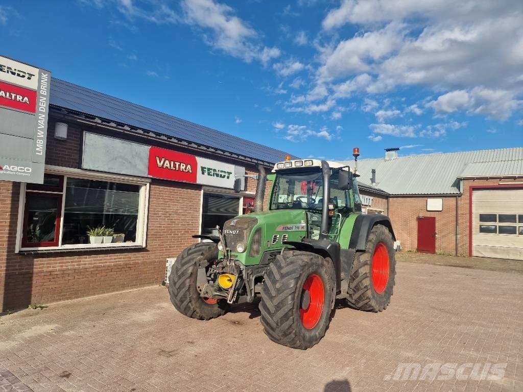 Fendt 716 com 3 الجرارات