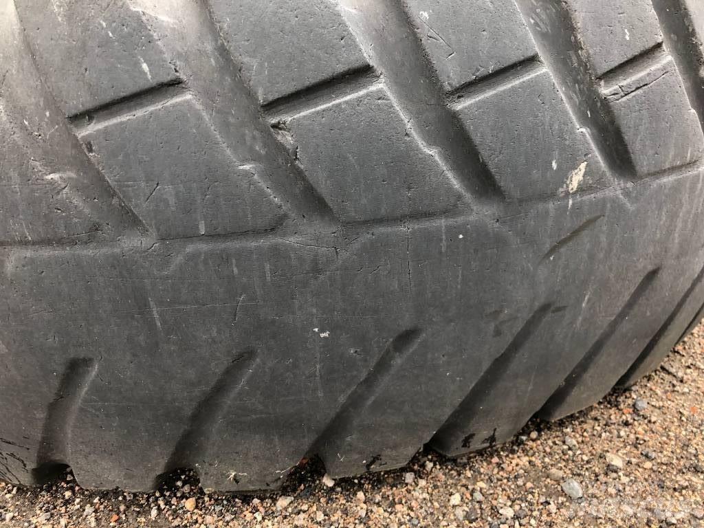 Nokian 400/80R28 الإطارات والعجلات والحافات