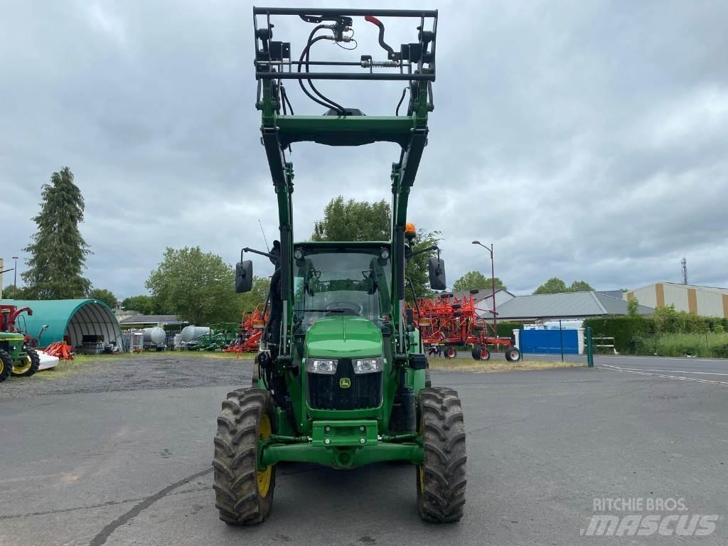 John Deere 5075E الجرارات