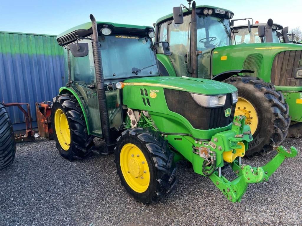 John Deere 5085 GF الجرارات