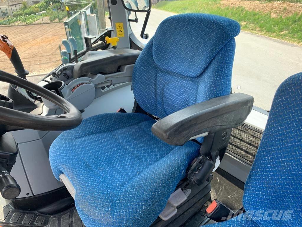 New Holland T 7.210 الجرارات
