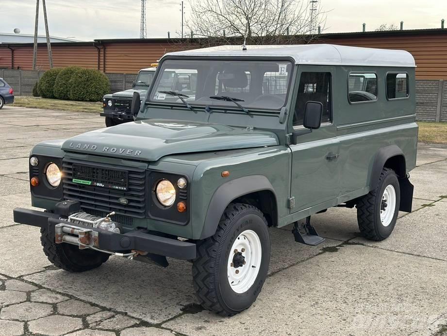 Land Rover Defender مركبات عابرة البلاد