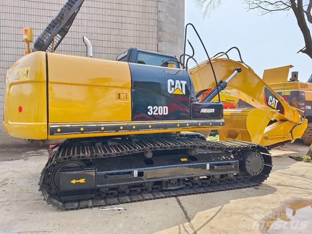 CAT 320 D حفارات زحافة