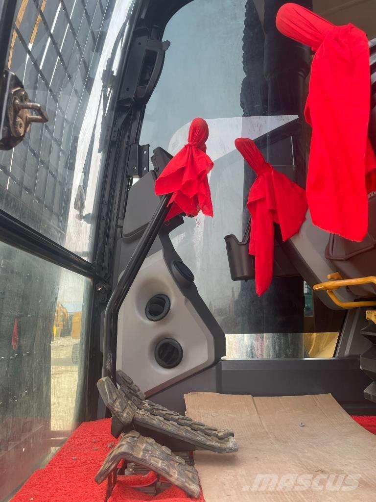 CAT 323GC حفارات زحافة