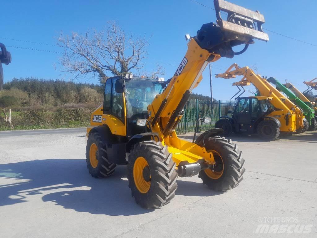 JCB TM 320 S معدات مناولة لأغراض الزراعة